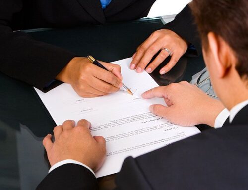 Arbeitnehmer­haftung: Beispiele für Fahrlässigkeit am Arbeitsplatz